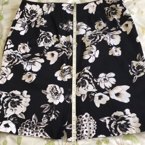 White House black market skirt - Picture 3 of 5